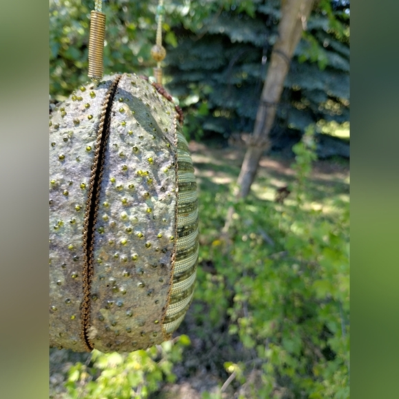 NWT Beaded Green Forest Crossbody LESTER MELNICK inventory! - Picture 16 of 16